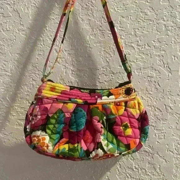 Small Vera Bradley purse adjustable strap can be worn short, long or crossbody - Picture 1 of 6